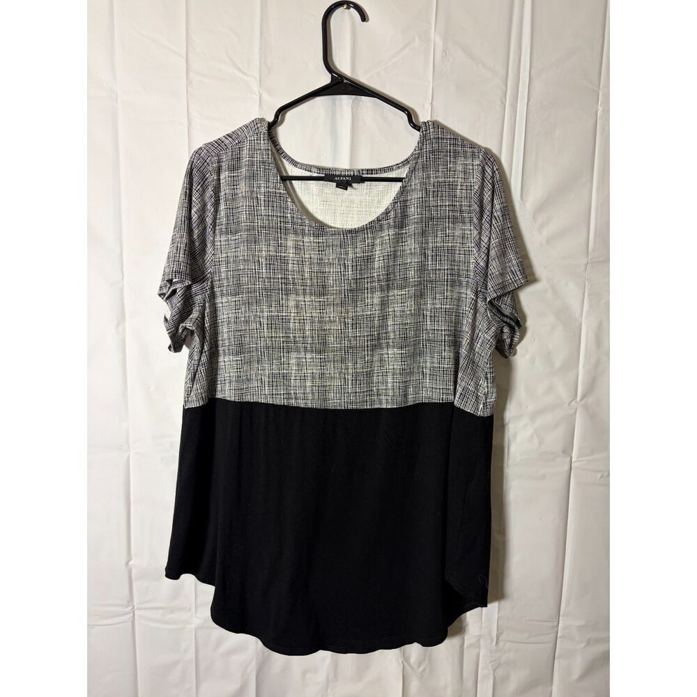 Alfani Women Plus 1X Black White Grid Print Colorblock Short Sleeve Tunic Top